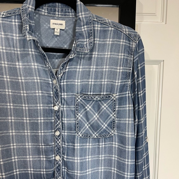 Sneak peek small button down - Picture 3 of 9